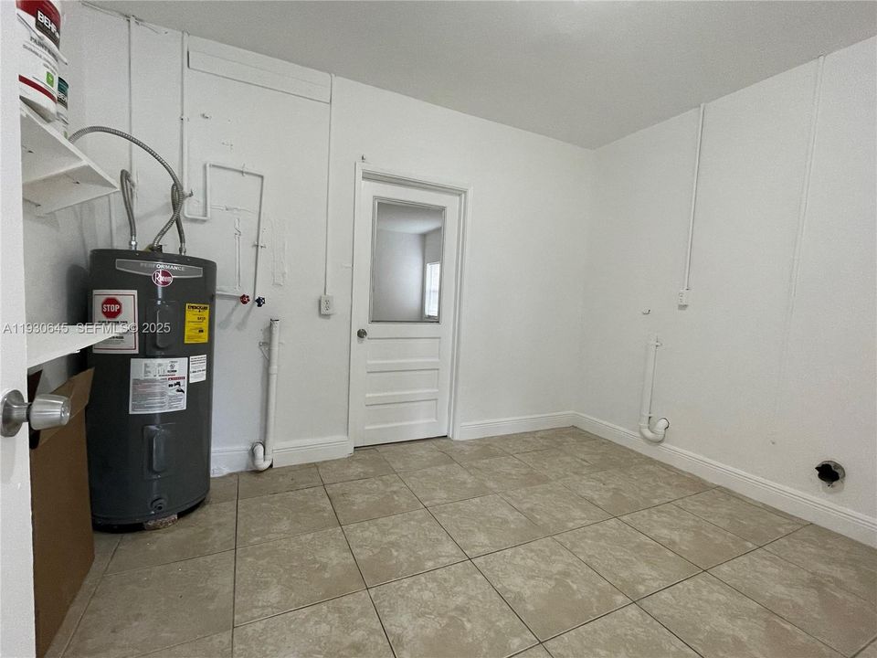 For Rent: $3,400 (5 beds, 2 baths, 1704 Square Feet)