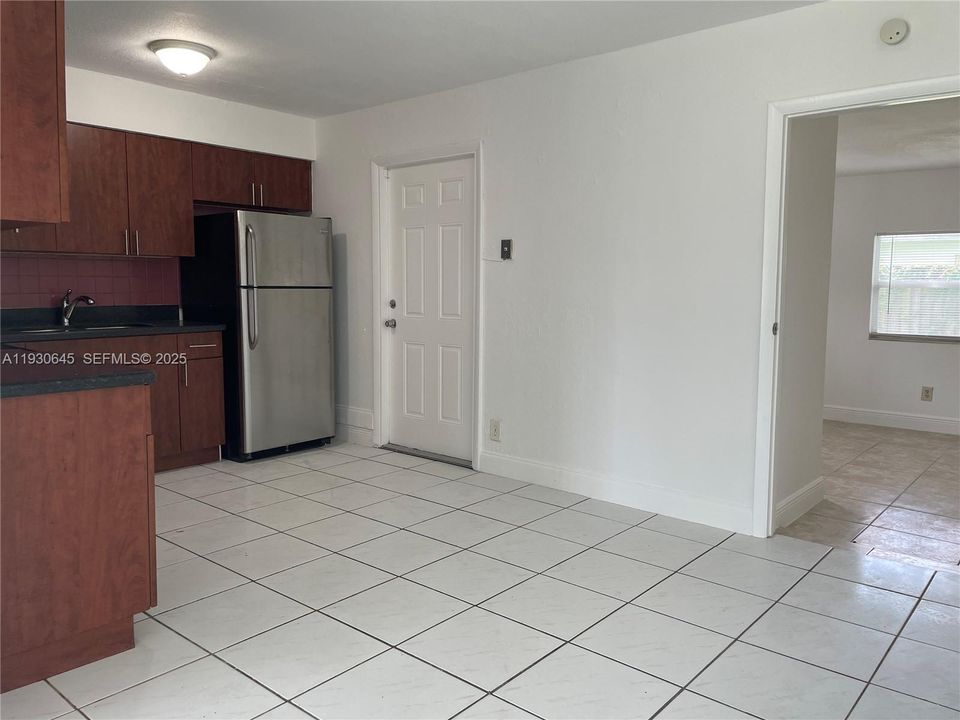 For Rent: $3,400 (5 beds, 2 baths, 1704 Square Feet)