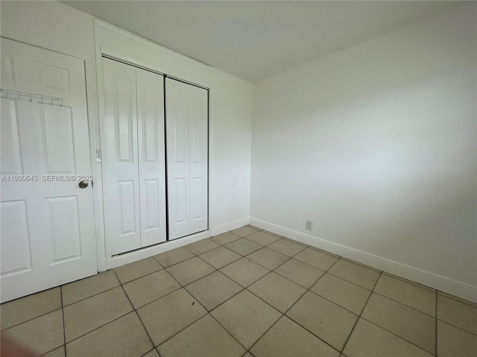 For Rent: $3,400 (5 beds, 2 baths, 1704 Square Feet)