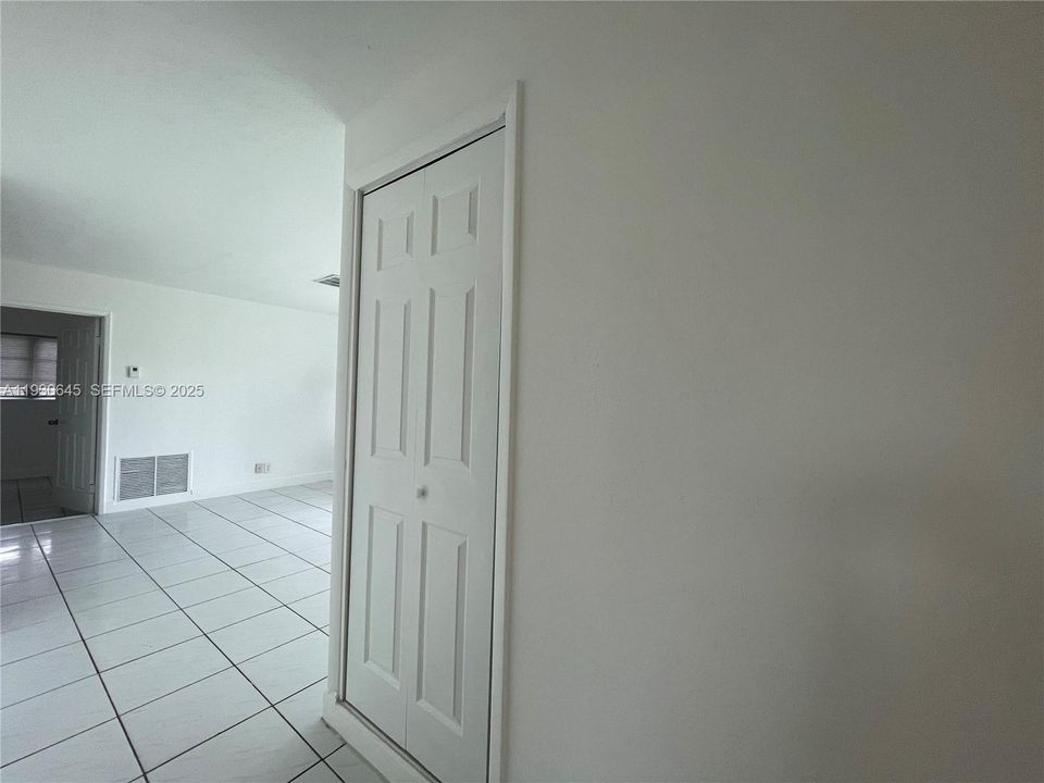 For Rent: $3,400 (5 beds, 2 baths, 1704 Square Feet)