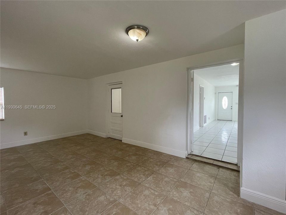 For Rent: $3,400 (5 beds, 2 baths, 1704 Square Feet)