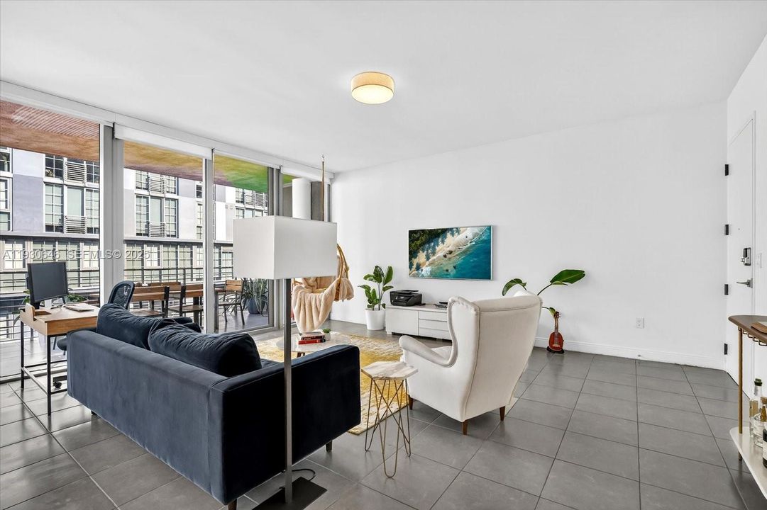 出租: $7,000 (2 贝兹, 2 浴室, 1420 平方英尺)