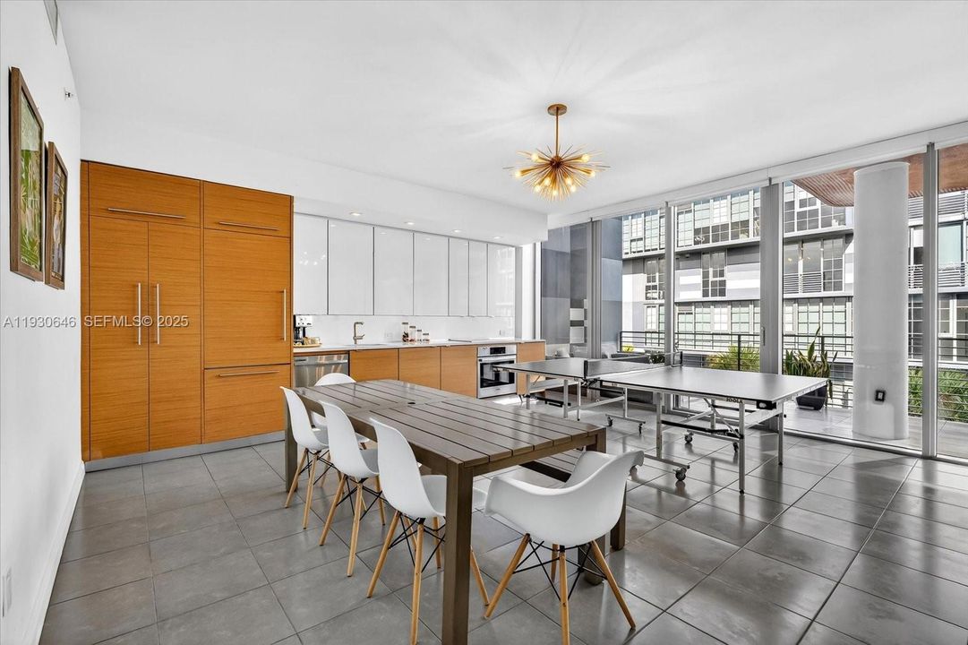 出租: $7,000 (2 贝兹, 2 浴室, 1420 平方英尺)