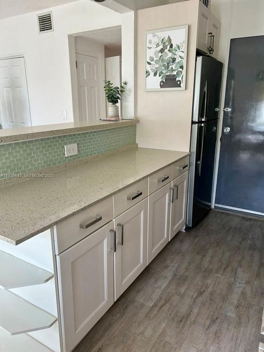 For Rent: $2,600 (1 beds, 1 baths, 640 Square Feet)