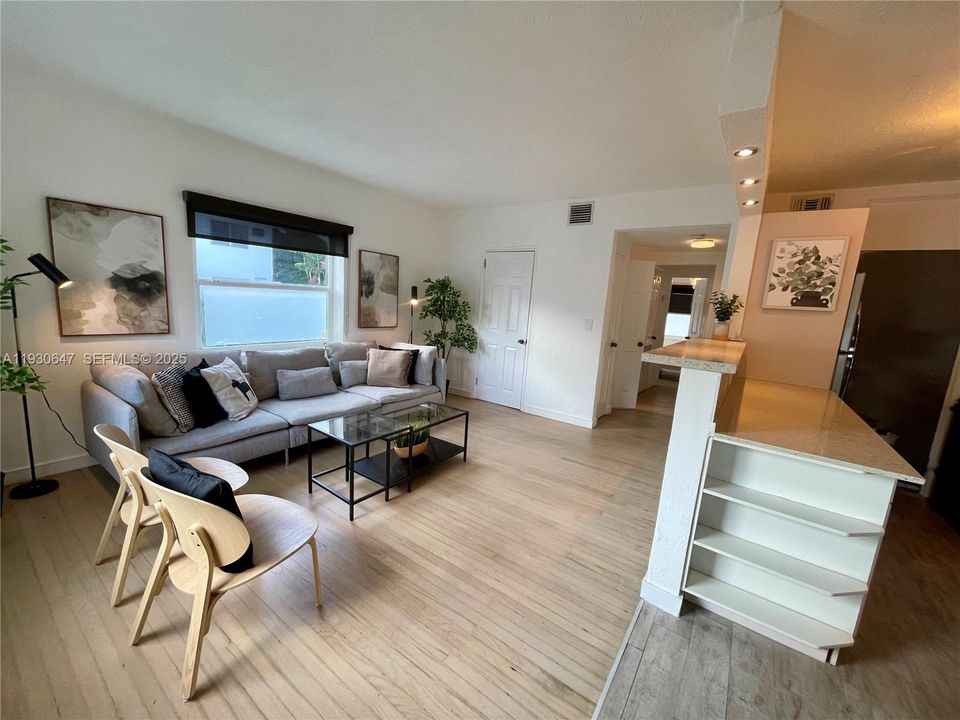 For Rent: $2,600 (1 beds, 1 baths, 640 Square Feet)