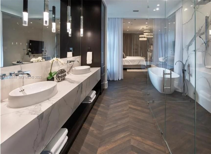 En Venta: $7,490,000 (5 camas, 6 baños, 5006 Pies cuadrados)