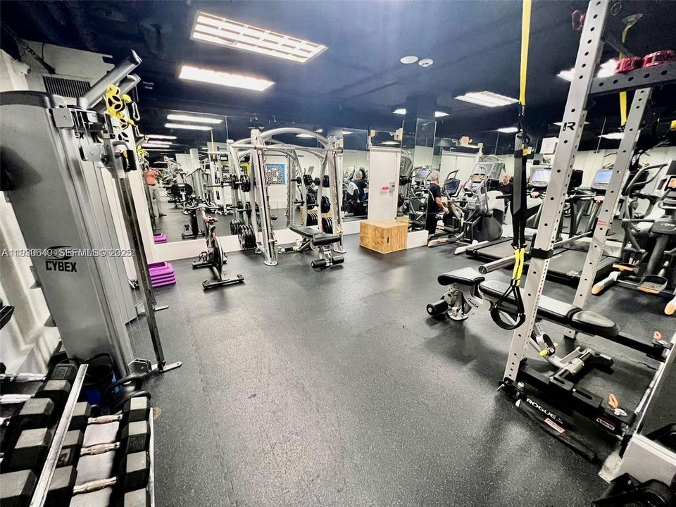 В аренду: $4,000 (1 спален, 1 ванн, 895 Квадратных фут)