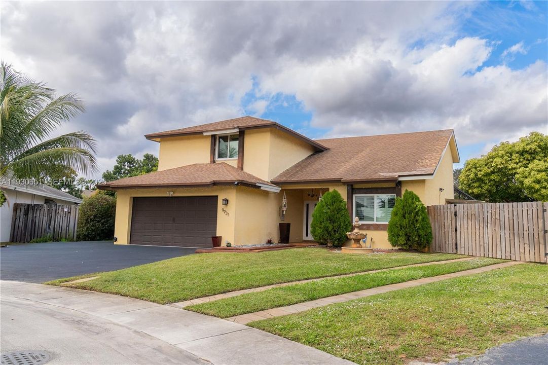 For Sale: $739,998 (4 beds, 3 baths, 2355 Square Feet)