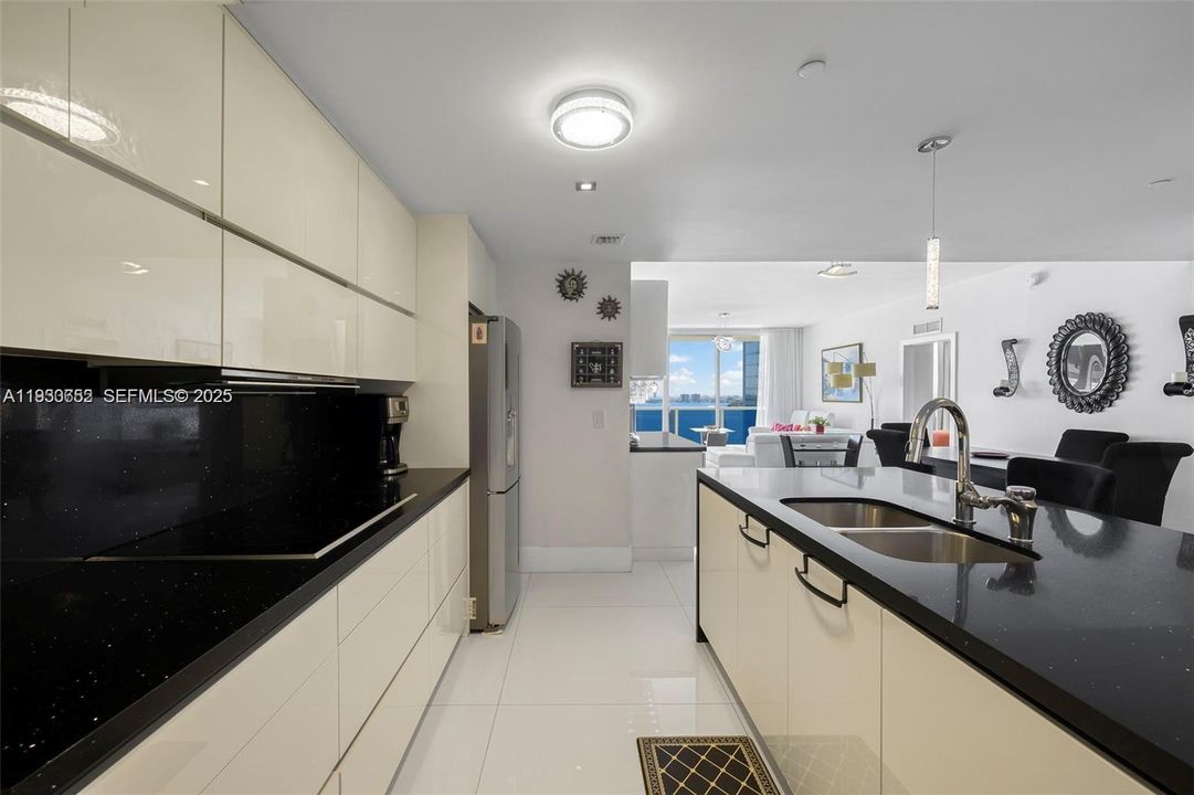 For Rent: $6,300 (3 beds, 3 baths, 1535 Square Feet)