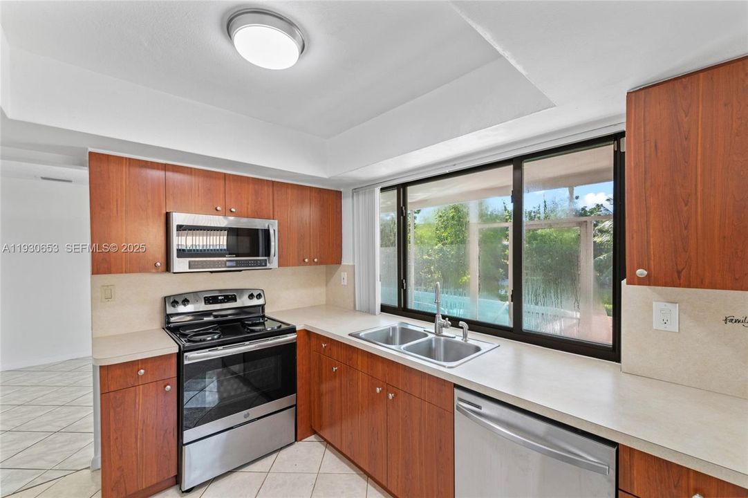 For Rent: $3,590 (3 beds, 2 baths, 1536 Square Feet)