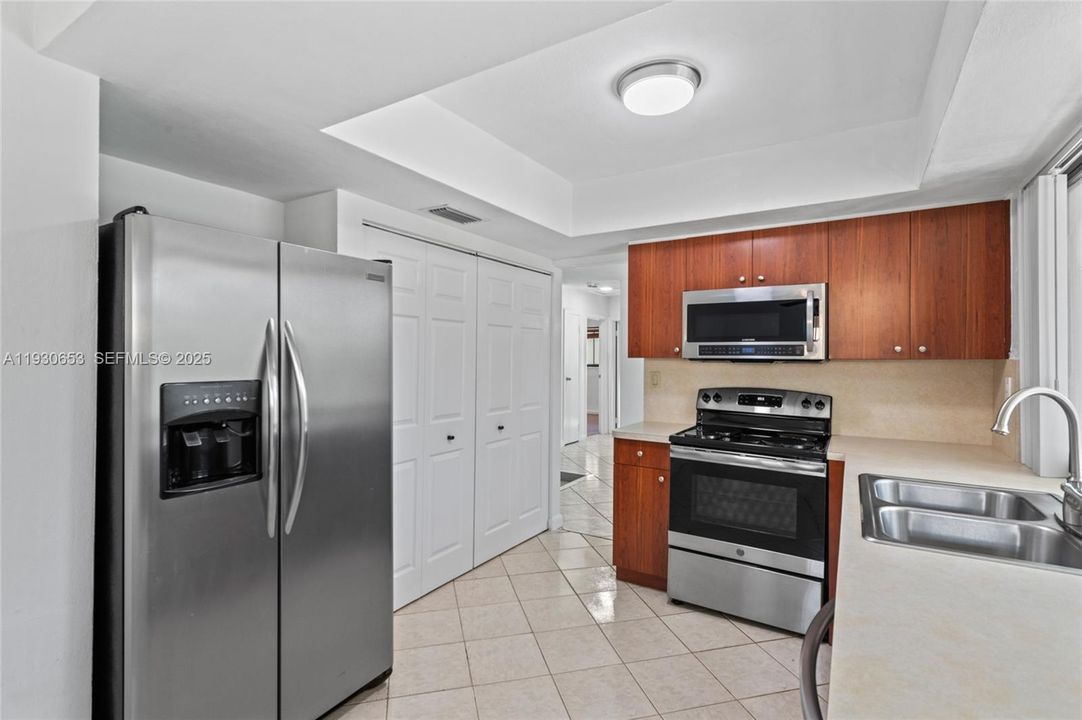 For Rent: $3,590 (3 beds, 2 baths, 1536 Square Feet)