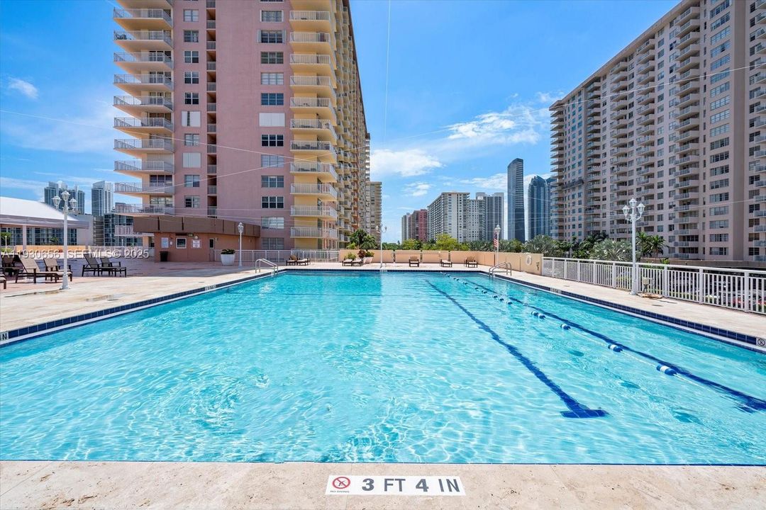 En Venta: $349,000 (2 camas, 2 baños, 1275 Pies cuadrados)