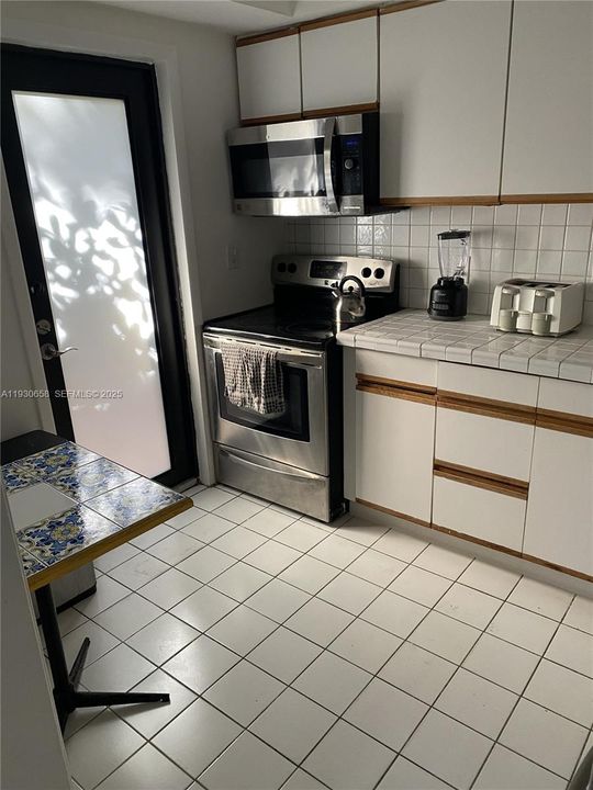 出租: $3,400 (2 贝兹, 2 浴室, 1249 平方英尺)