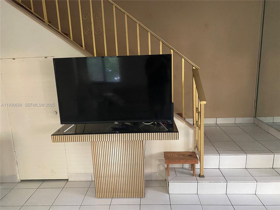 出租: $3,400 (2 贝兹, 2 浴室, 1249 平方英尺)