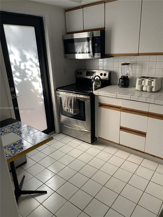 出租: $3,400 (2 贝兹, 2 浴室, 1249 平方英尺)