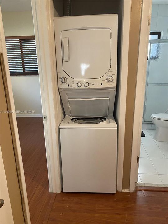 出租: $3,400 (2 贝兹, 2 浴室, 1249 平方英尺)