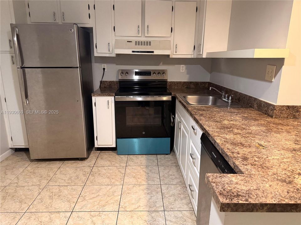 For Rent: $1,700 (2 beds, 2 baths, 865 Square Feet)