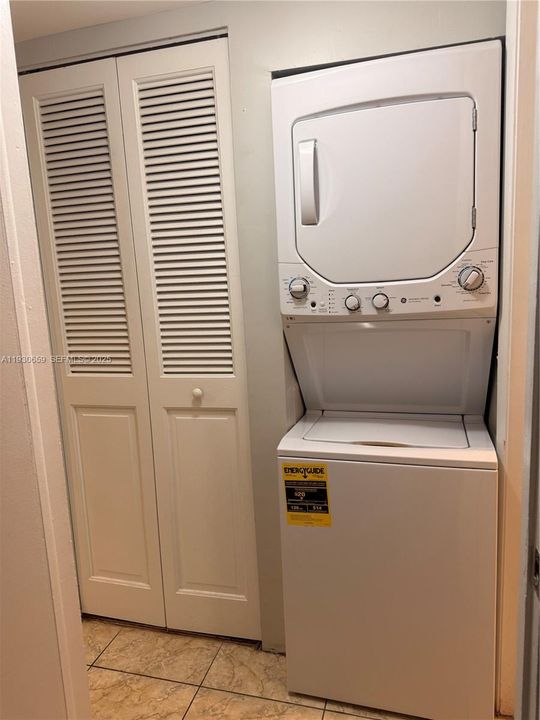 For Rent: $1,700 (2 beds, 2 baths, 865 Square Feet)