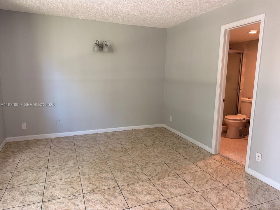 For Rent: $1,700 (2 beds, 2 baths, 865 Square Feet)