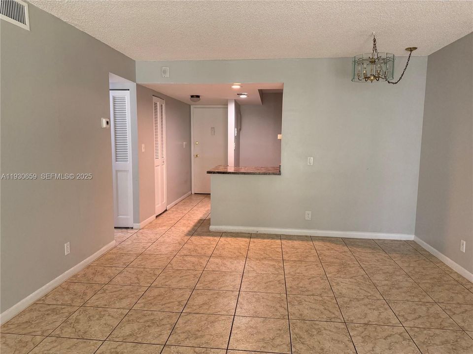 For Rent: $1,700 (2 beds, 2 baths, 865 Square Feet)