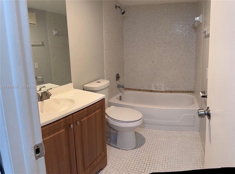 For Rent: $1,700 (2 beds, 2 baths, 865 Square Feet)