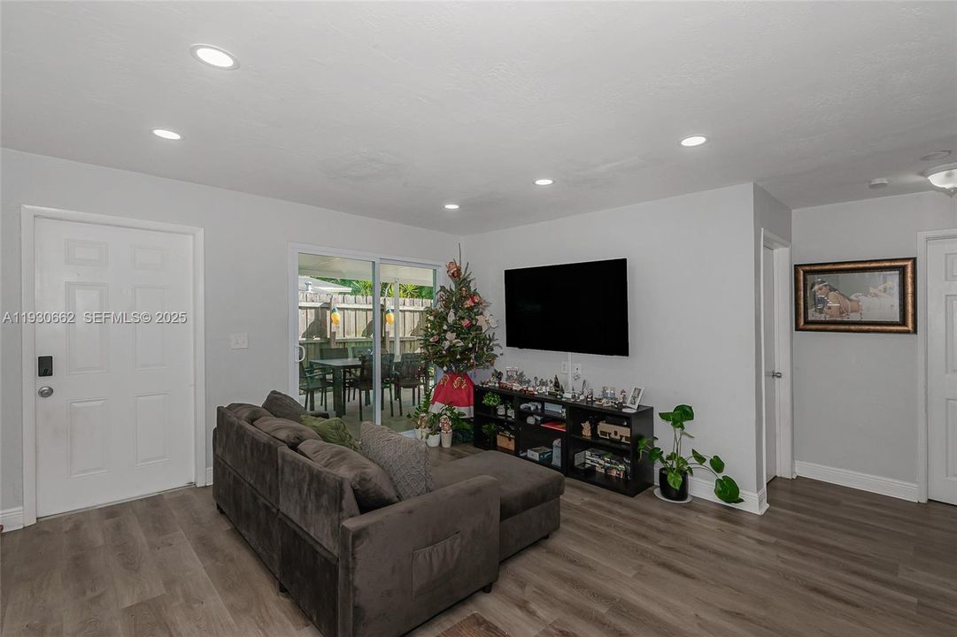 На продажу: $450,000 (3 спален, 2 ванн, 944 Квадратных фут)