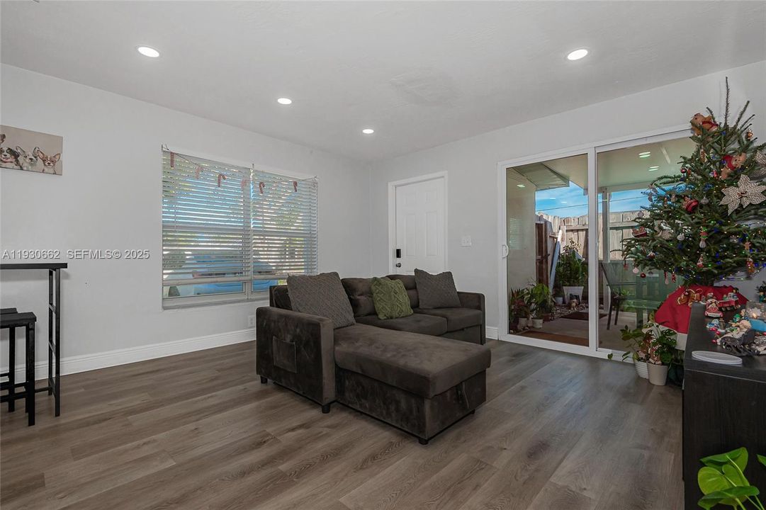 На продажу: $450,000 (3 спален, 2 ванн, 944 Квадратных фут)