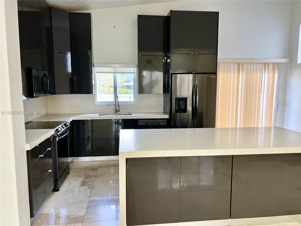 出租: $5,500 (4 贝兹, 3 浴室, 1765 平方英尺)