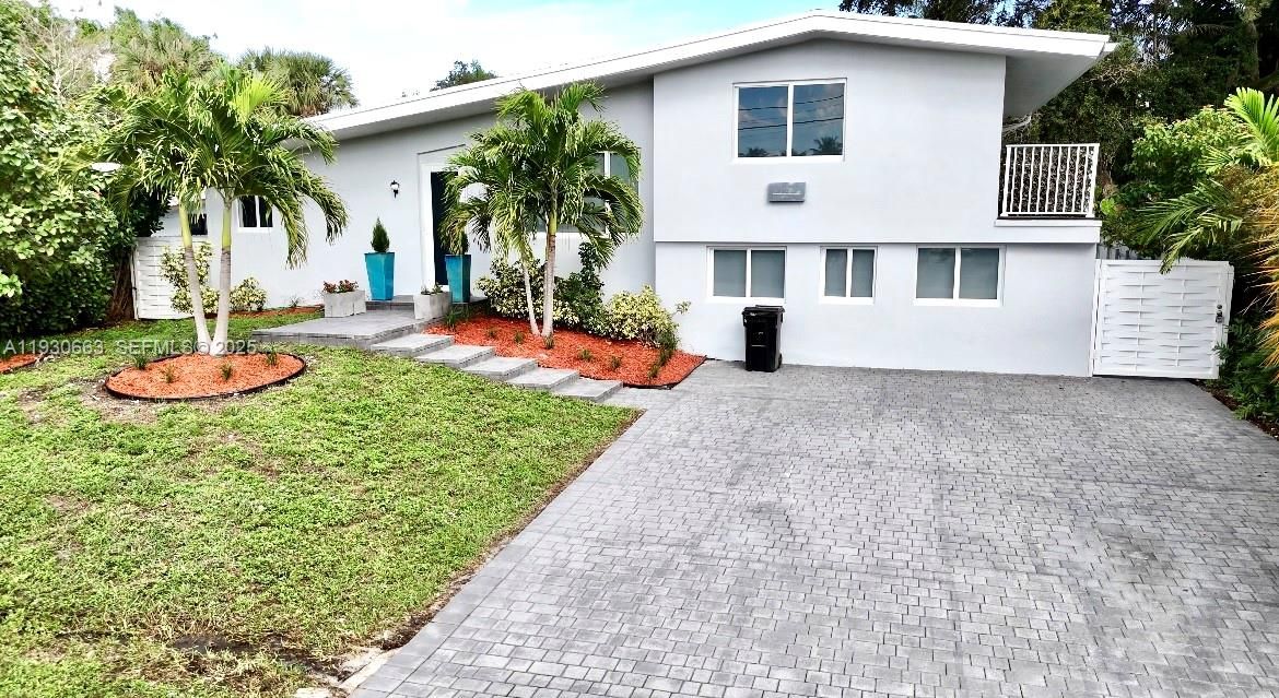 出租: $5,500 (4 贝兹, 3 浴室, 1765 平方英尺)