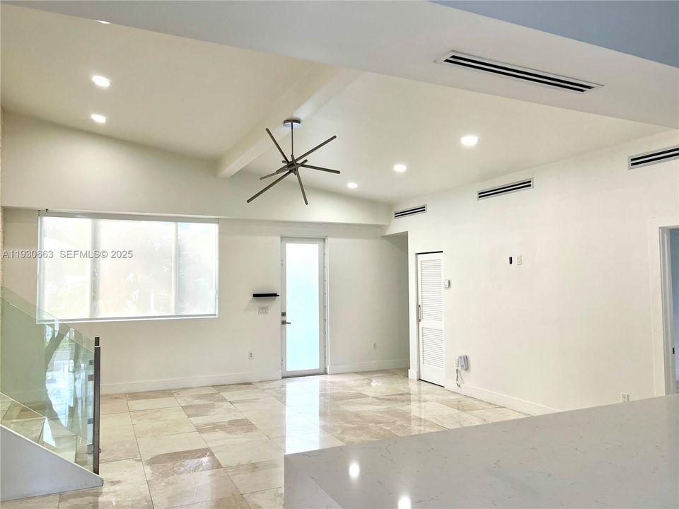 出租: $5,500 (4 贝兹, 3 浴室, 1765 平方英尺)