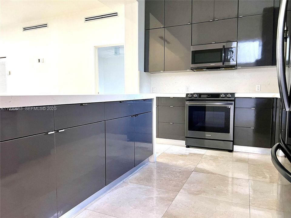 出租: $5,500 (4 贝兹, 3 浴室, 1765 平方英尺)