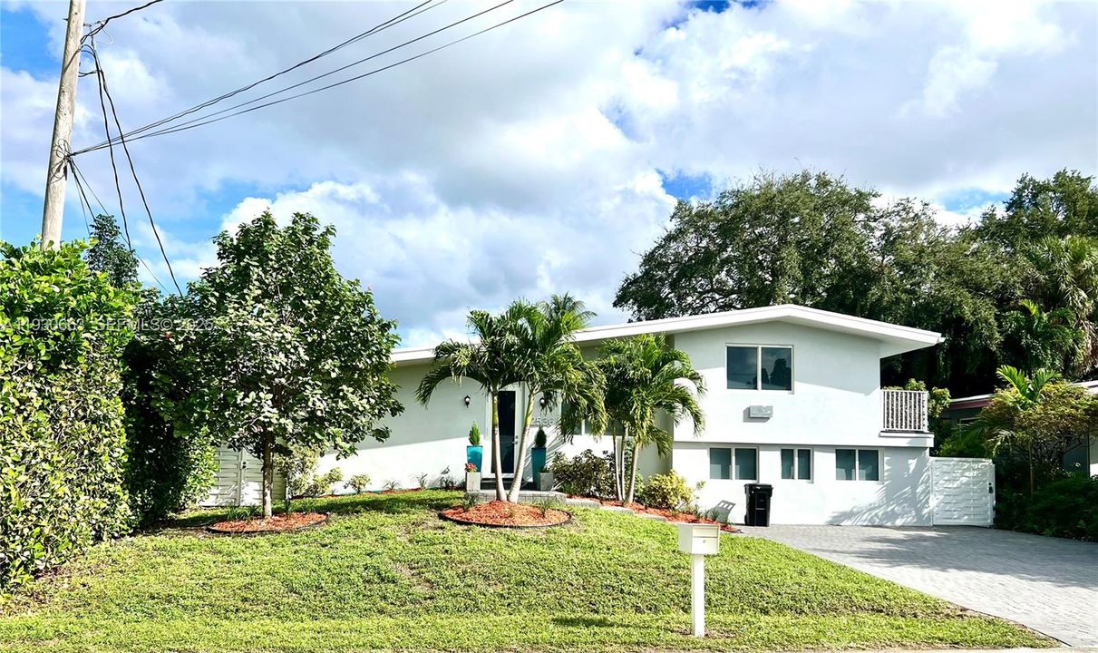 出租: $5,500 (4 贝兹, 3 浴室, 1765 平方英尺)