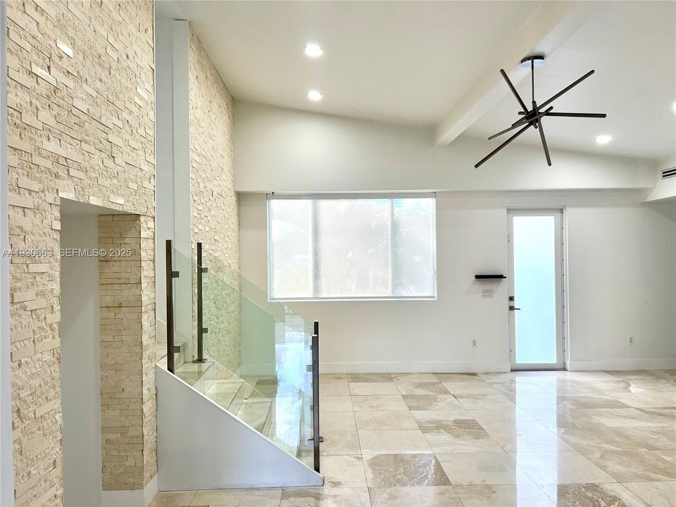 出租: $5,500 (4 贝兹, 3 浴室, 1765 平方英尺)