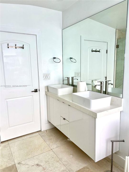 出租: $5,500 (4 贝兹, 3 浴室, 1765 平方英尺)