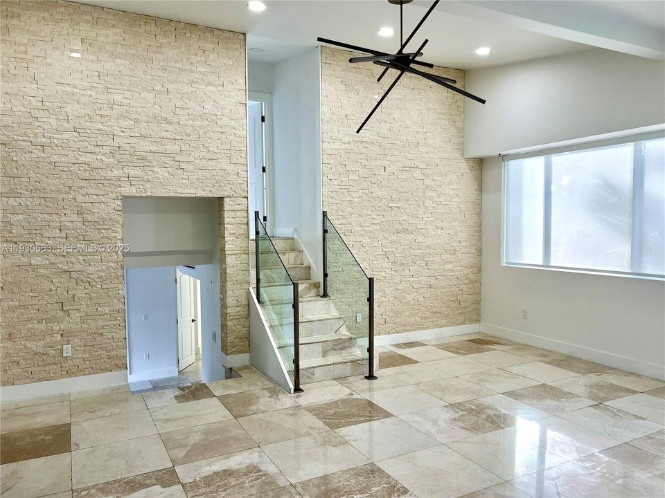 出租: $5,500 (4 贝兹, 3 浴室, 1765 平方英尺)