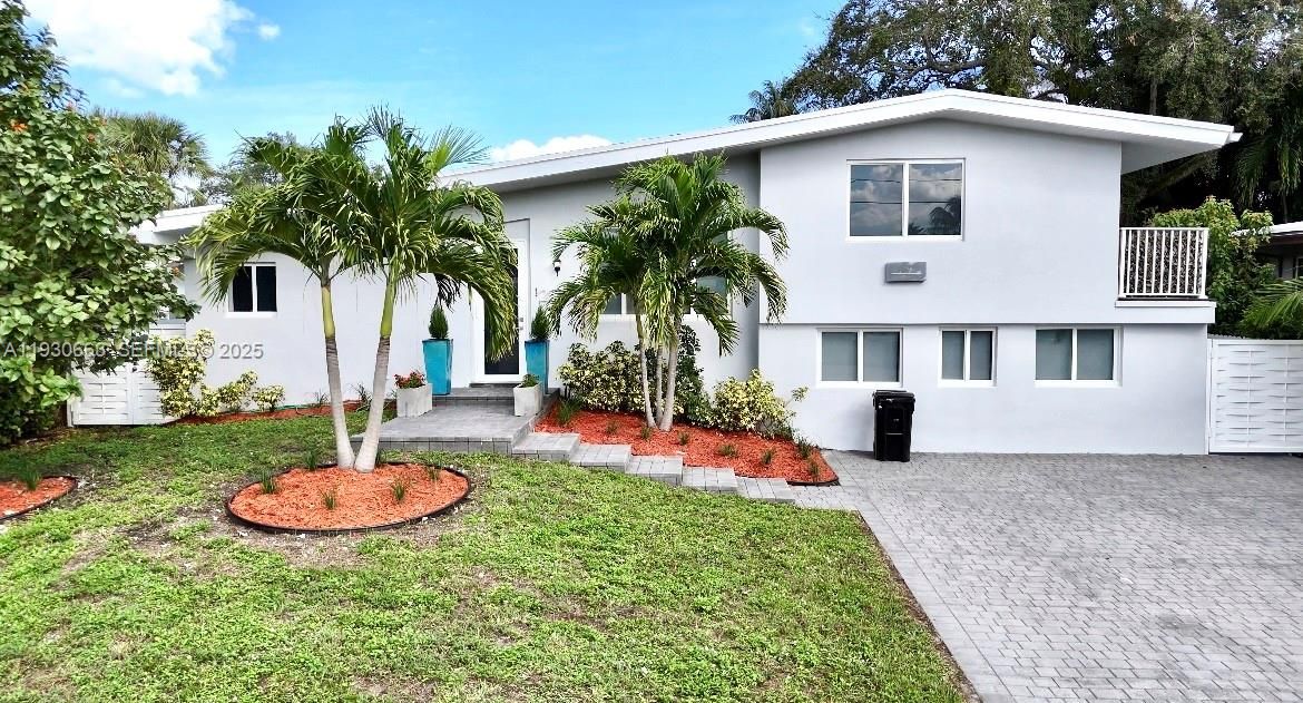 出租: $5,500 (4 贝兹, 3 浴室, 1765 平方英尺)