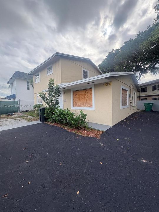 For Sale: $350,000 (4 beds, 2 baths, 1508 Square Feet)
