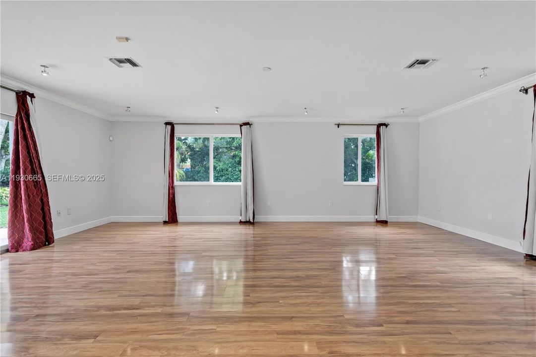 En Venta: $3,495,000 (4 camas, 3 baños, 3678 Pies cuadrados)