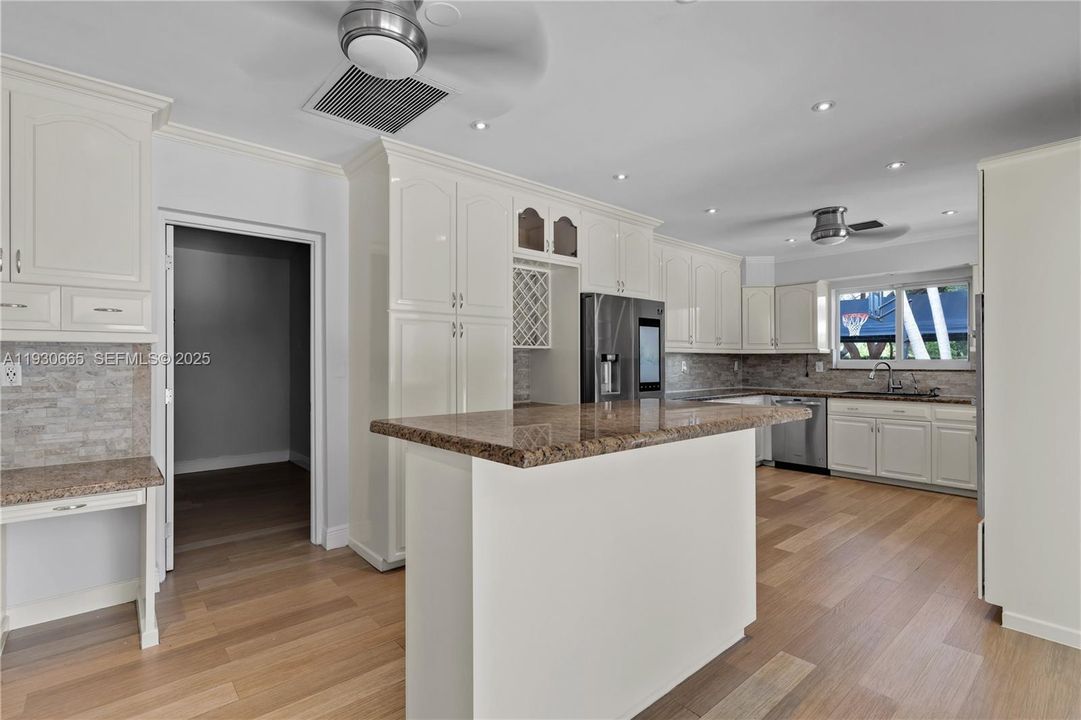 En Venta: $3,495,000 (4 camas, 3 baños, 3678 Pies cuadrados)