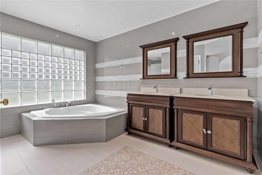 En Venta: $3,495,000 (4 camas, 3 baños, 3678 Pies cuadrados)