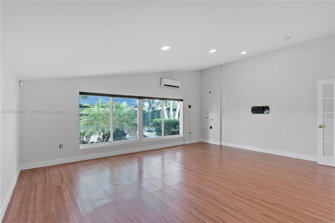 En Venta: $3,495,000 (4 camas, 3 baños, 3678 Pies cuadrados)