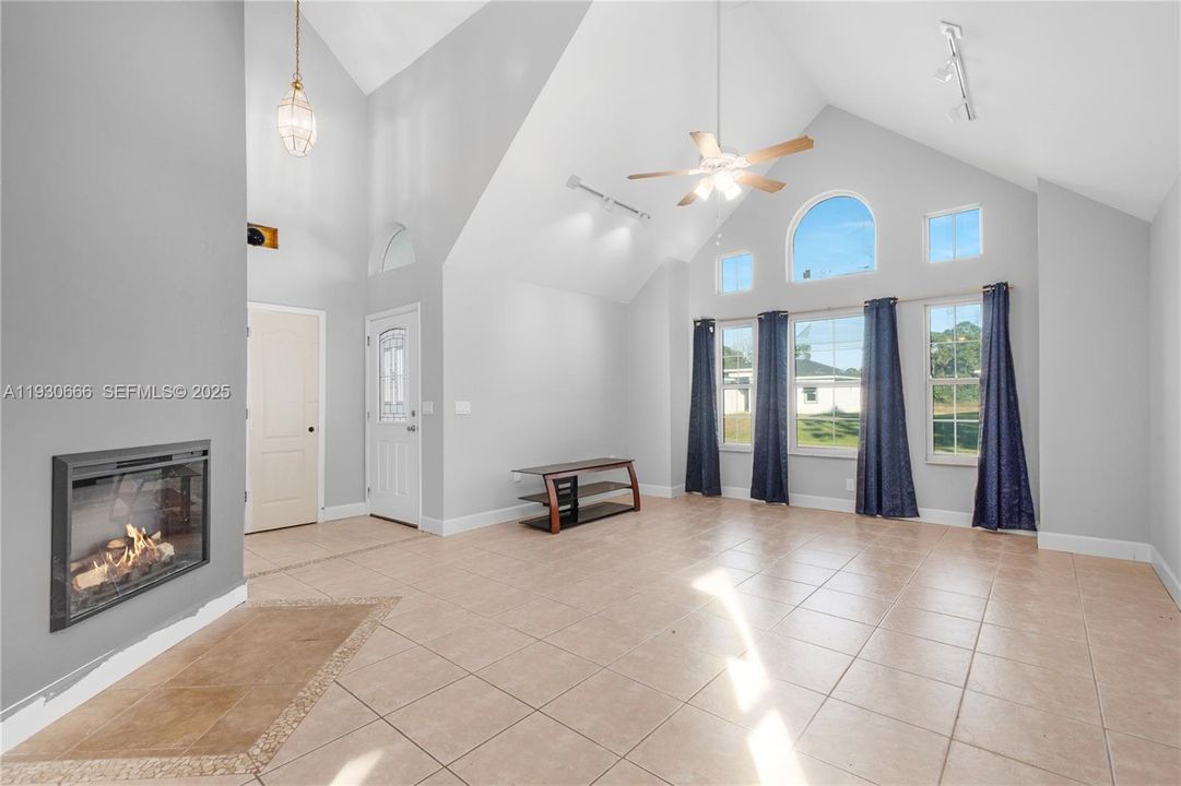 待售: $290,000 (3 贝兹, 2 浴室, 1487 平方英尺)