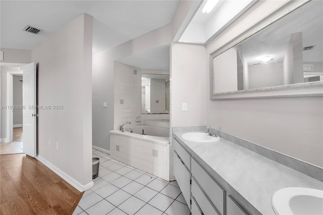 待售: $290,000 (3 贝兹, 2 浴室, 1487 平方英尺)