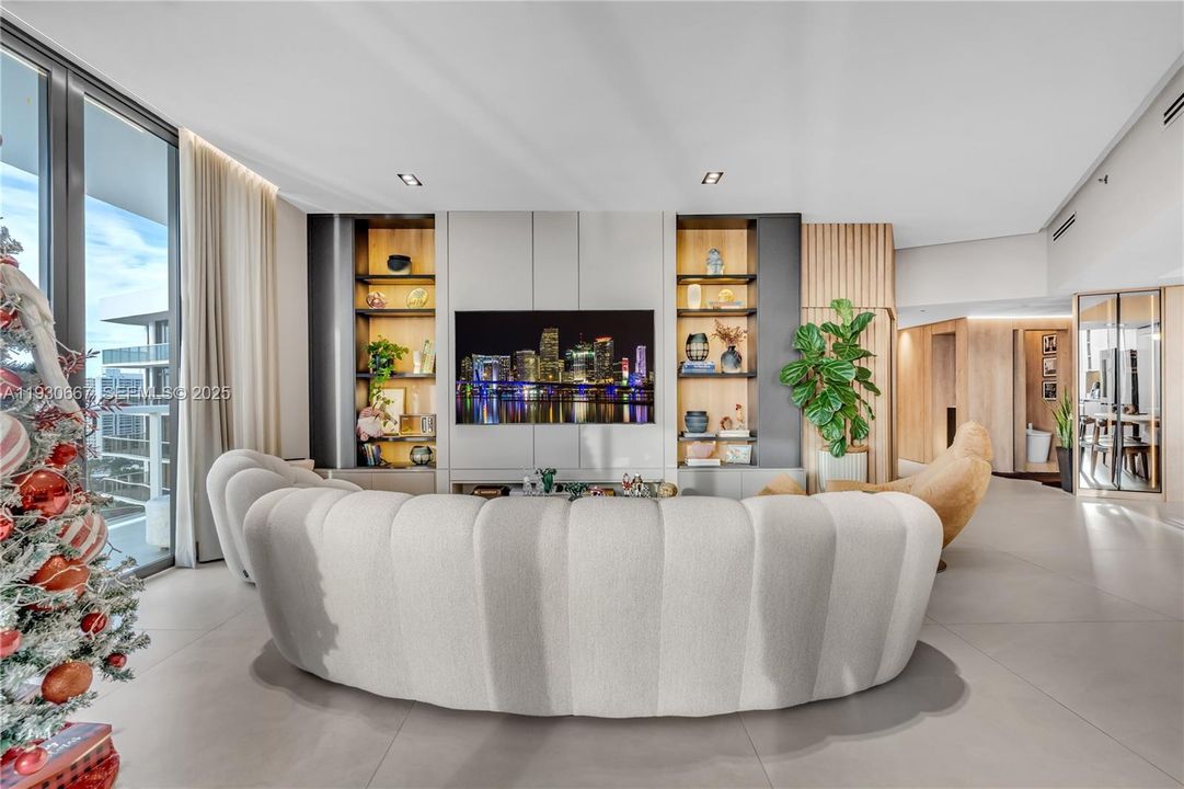 For Sale: $1,679,000 (3 beds, 2 baths, 2080 Square Feet)