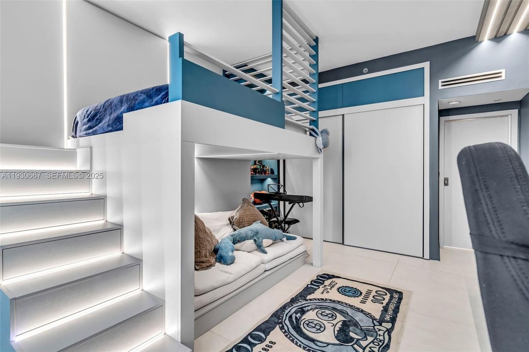 For Sale: $1,679,000 (3 beds, 2 baths, 2080 Square Feet)