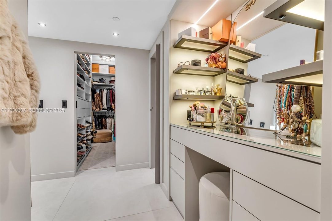 For Sale: $1,679,000 (3 beds, 2 baths, 2080 Square Feet)