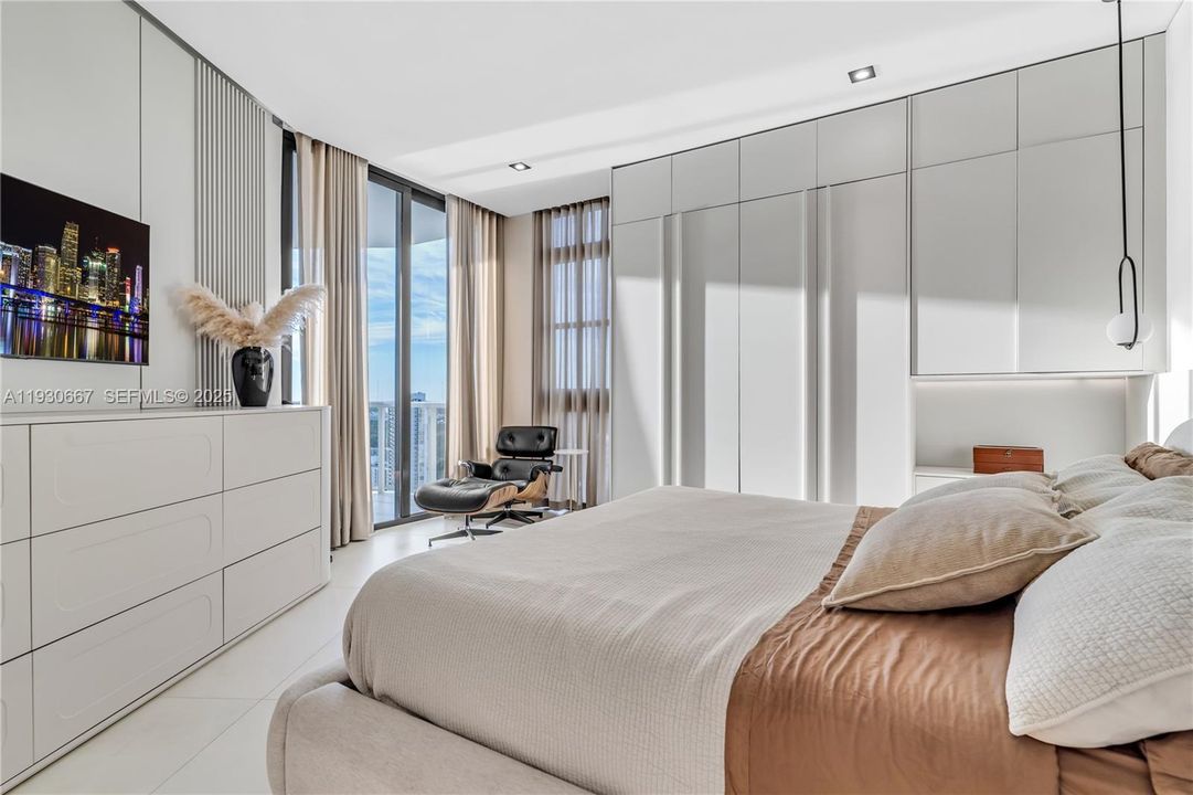 For Sale: $1,679,000 (3 beds, 2 baths, 2080 Square Feet)