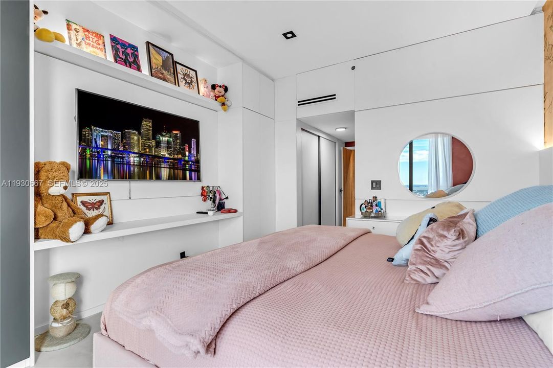 For Sale: $1,679,000 (3 beds, 2 baths, 2080 Square Feet)