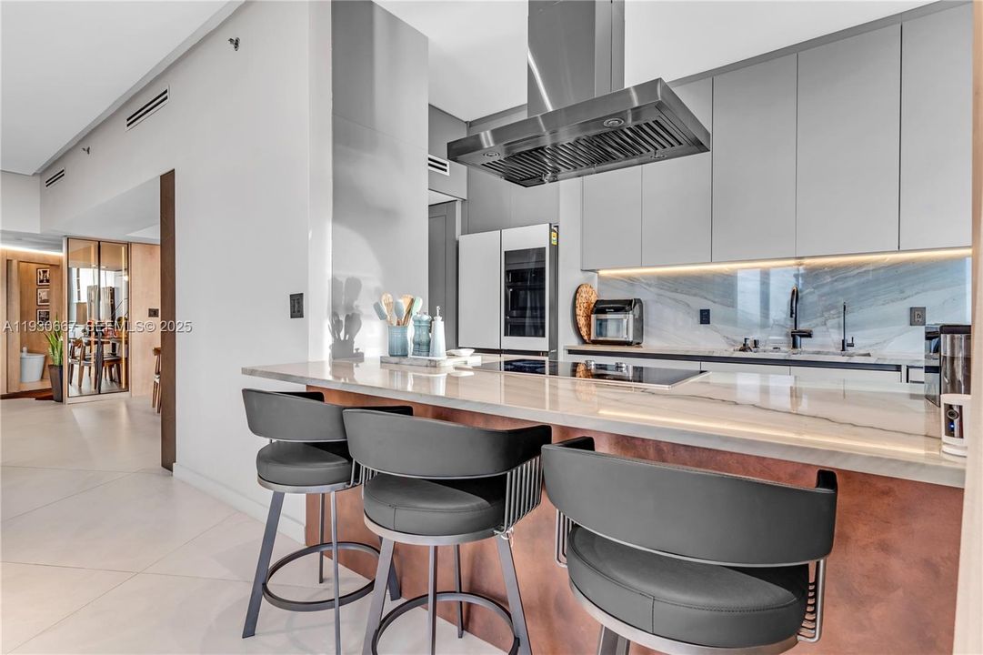 For Sale: $1,679,000 (3 beds, 2 baths, 2080 Square Feet)