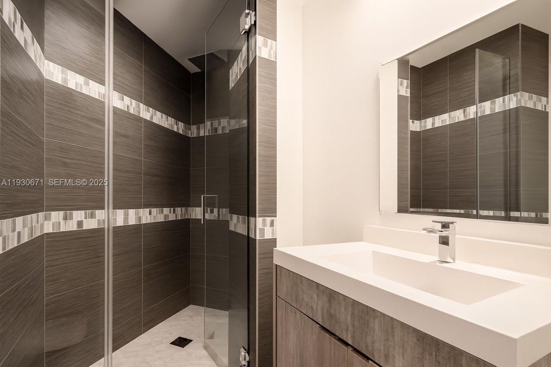 На продажу: $479,999 (2 спален, 2 ванн, 950 Квадратных фут)